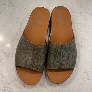 KORK EASE TUTSI. Green. Size 8. Retail $150. NEVER WORN!